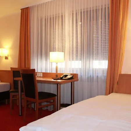 Huebler 3* 프랑크푸르트